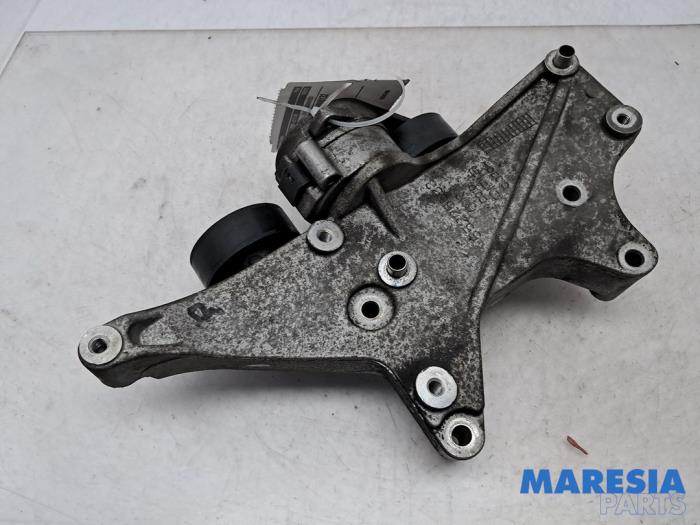 Gebruikte Dynamosteun onder Fiat 500 (312) 0.9 TwinAir 85 Prijs € 40,00 Margeregeling aangeboden door Maresia Parts