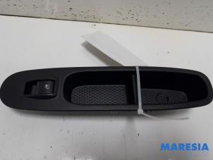 Gebruikte Ruit schakelaar elektrisch Fiat Punto III (199) 0.9 TwinAir Turbo 100 Prijs € 15,00 Margeregeling aangeboden door Maresia Parts