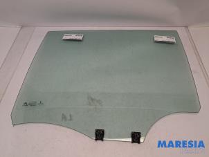 Gebruikte Deurruit 4Deurs links-achter Citroen C4 Grand Picasso (3A) 1.2 12V PureTech 130 Prijs € 35,00 Margeregeling aangeboden door Maresia Parts