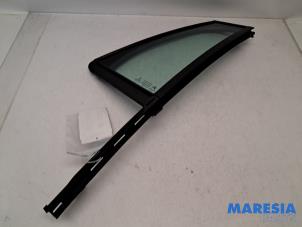 Gebruikte Ruit Driehoek rechts-achter Citroen C4 Grand Picasso (3A) 1.2 12V PureTech 130 Prijs € 35,00 Margeregeling aangeboden door Maresia Parts