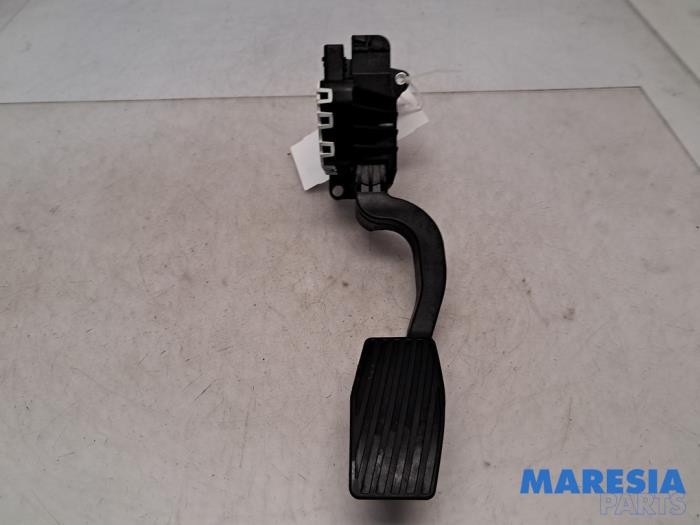 Gebruikte Gaspedaalpositie Sensor Fiat Punto III (199) 0.9 TwinAir Turbo 100 Prijs € 50,00 Margeregeling aangeboden door Maresia Parts