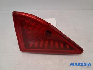 Gebruikte Extra Remlicht midden Renault Master III (MA/MB/MC/MD/MH/MF/MG/MH) 2.3 dCi 135 16V FWD Prijs € 42,34 Inclusief btw aangeboden door Maresia Parts