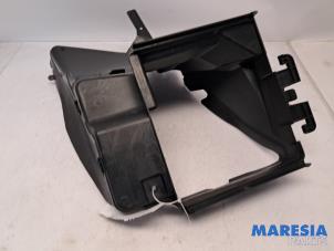 Gebruikte Luchtgeleider Peugeot 308 SW (L4/L9/LC/LJ/LR) 1.2 12V e-THP PureTech 110 Prijs € 32,50 Margeregeling aangeboden door Maresia Parts