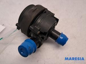 Gebruikte Extra waterpomp Renault Master III (MA/MB/MC/MD/MH/MF/MG/MH) 2.3 dCi 135 16V FWD Prijs € 30,24 Inclusief btw aangeboden door Maresia Parts