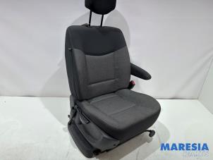 Gebruikte Stoel rechts Renault Espace (JK) 2.0 Turbo 16V Grand Espace Prijs € 85,00 Margeregeling aangeboden door Maresia Parts