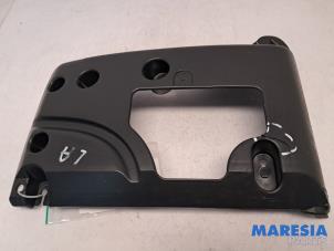 Gebruikte Bumpersteun links-achter Renault Master III (MA/MB/MC/MD/MH/MF/MG/MH) 2.3 dCi 135 16V FWD Prijs € 30,25 Inclusief btw aangeboden door Maresia Parts