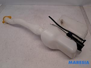 Gebruikte Ruitensproeiertank voor Renault Master III (MA/MB/MC/MD/MH/MF/MG/MH) 2.3 dCi 135 16V FWD Prijs € 30,25 Inclusief btw aangeboden door Maresia Parts