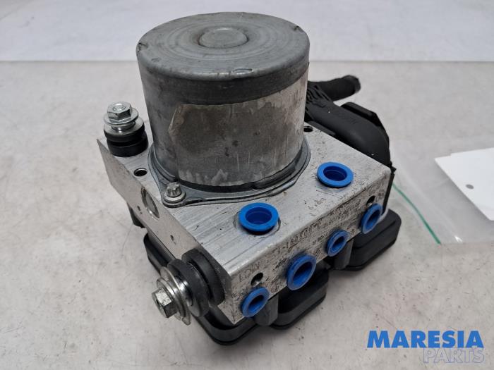 Gebruikte ABS Pomp Renault Master III (MA/MB/MC/MD/MH/MF/MG/MH) 2.3 dCi 135 16V FWD Prijs € 301,29 Inclusief btw aangeboden door Maresia Parts