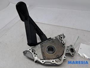 Gebruikte Oliepomp Peugeot 307 CC (3B) 2.0 16V Prijs € 50,00 Margeregeling aangeboden door Maresia Parts