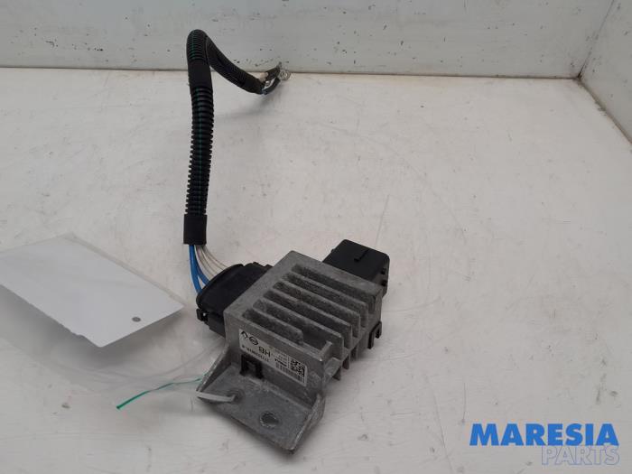Gebruikte Koeling Module Renault Master III (MA/MB/MC/MD/MH/MF/MG/MH) 2.3 dCi 135 16V FWD Prijs € 60,44 Inclusief btw aangeboden door Maresia Parts