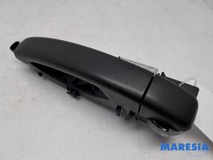 Gebruikte Deurgreep 2Deurs rechts Renault Master III (MA/MB/MC/MD/MH/MF/MG/MH) 2.3 dCi 135 16V FWD Prijs € 90,75 Inclusief btw aangeboden door Maresia Parts