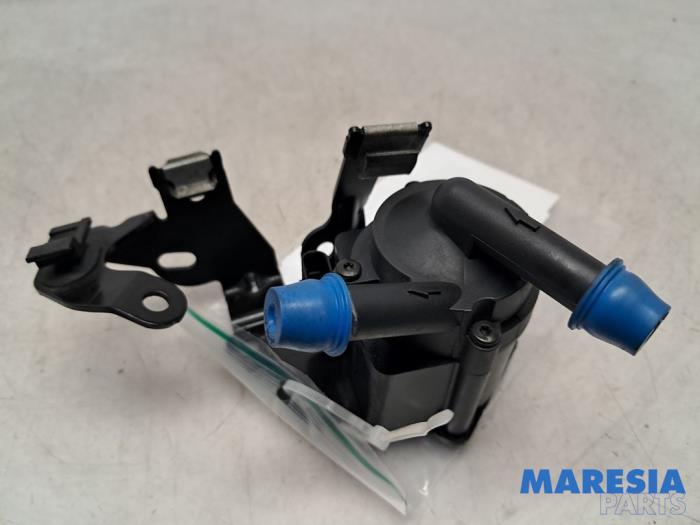 Gebruikte Waterpomp Peugeot 5008 I (0A/0E) 1.6 THP 16V Prijs € 74,99 Margeregeling aangeboden door Maresia Parts