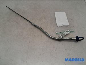 Gebruikte Olie Peilstok Fiat 500 (312) 1.4 16V Prijs € 25,00 Margeregeling aangeboden door Maresia Parts