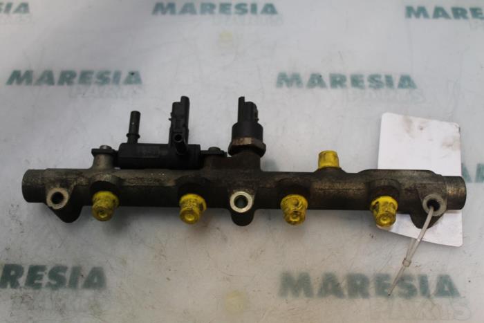 Gebruikte Injector brug Citroen C8 (EA/EB) 2.2 HDi 16V Prijs € 105,00 Margeregeling aangeboden door Maresia Parts