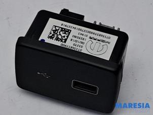 Gebruikte AUX/USB aansluiting Fiat Ducato (250) 2.3 D 130 Multijet Prijs € 36,30 Inclusief btw aangeboden door Maresia Parts