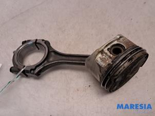 Gebruikte Drijfstang Renault Laguna II Grandtour (KG) 1.8 16V Prijs € 50,00 Margeregeling aangeboden door Maresia Parts