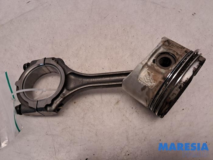 Gebruikte Drijfstang Renault Laguna II Grandtour (KG) 1.8 16V Prijs € 50,00 Margeregeling aangeboden door Maresia Parts