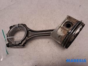 Gebruikte Drijfstang Renault Laguna II Grandtour (KG) 1.8 16V Prijs € 50,00 Margeregeling aangeboden door Maresia Parts