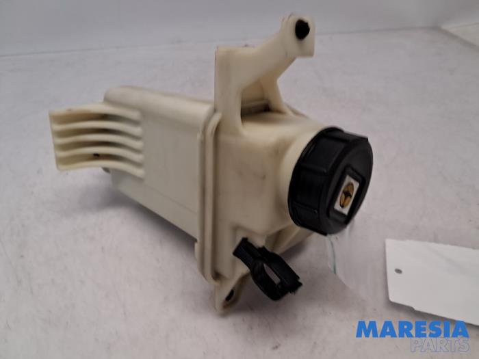 Gebruikte Servo Oliereservoir Fiat Ducato (250) 2.3 D 130 Multijet Prijs € 42,35 Inclusief btw aangeboden door Maresia Parts