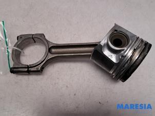 Gebruikte Drijfstang Renault Master III (EV/HV/UV/VA/VB/VD/VF/VG/VJ) 2.3 dCi 145 16V FWD Prijs € 90,75 Inclusief btw aangeboden door Maresia Parts