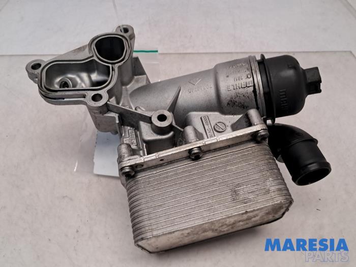Gebruikte Oliefilterhouder Renault Master III (EV/HV/UV/VA/VB/VD/VF/VG/VJ) 2.3 dCi 145 16V FWD Prijs € 60,50 Inclusief btw aangeboden door Maresia Parts