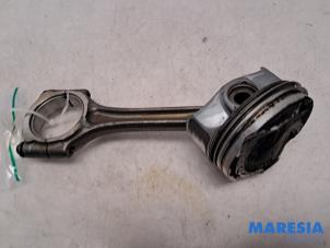 Gebruikte Drijfstang Peugeot 308 (L3/L8/LB/LH/LP) 1.2 12V e-THP PureTech 110 Prijs € 49,99 Margeregeling aangeboden door Maresia Parts