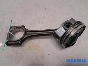 Gebruikte Drijfstang Peugeot 308 (L3/L8/LB/LH/LP) 1.2 12V e-THP PureTech 110 Prijs € 49,99 Margeregeling aangeboden door Maresia Parts