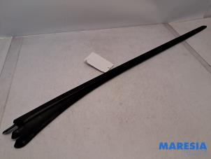 Gebruikte Carrosserielijst Peugeot 5008 I (0A/0E) 1.6 HDiF 16V Prijs € 25,00 Margeregeling aangeboden door Maresia Parts