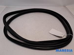 Gebruikte Deurrubber 4Deurs links-achter Peugeot 5008 I (0A/0E) 1.6 HDiF 16V Prijs € 20,00 Margeregeling aangeboden door Maresia Parts