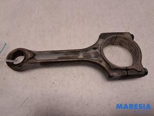 Gebruikte Drijfstang Citroen C4 Picasso (3D/3E) 1.6 16V THP 155 Prijs € 34,99 Margeregeling aangeboden door Maresia Parts
