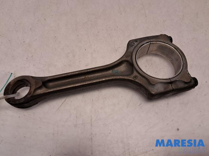 Gebruikte Drijfstang Citroen C4 Picasso (3D/3E) 1.6 16V THP 155 Prijs € 34,99 Margeregeling aangeboden door Maresia Parts