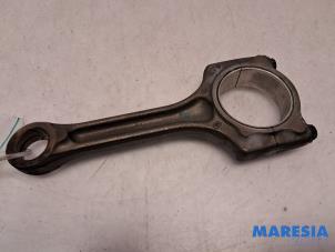 Gebruikte Drijfstang Citroen C4 Picasso (3D/3E) 1.6 16V THP 155 Prijs € 34,99 Margeregeling aangeboden door Maresia Parts