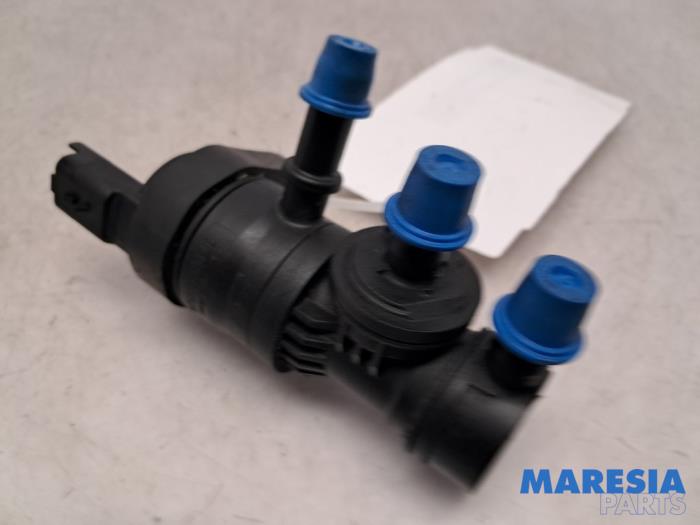 Gebruikte EGR Klep Citroen C4 Picasso (3D/3E) 1.6 16V THP 155 Prijs € 75,00 Margeregeling aangeboden door Maresia Parts