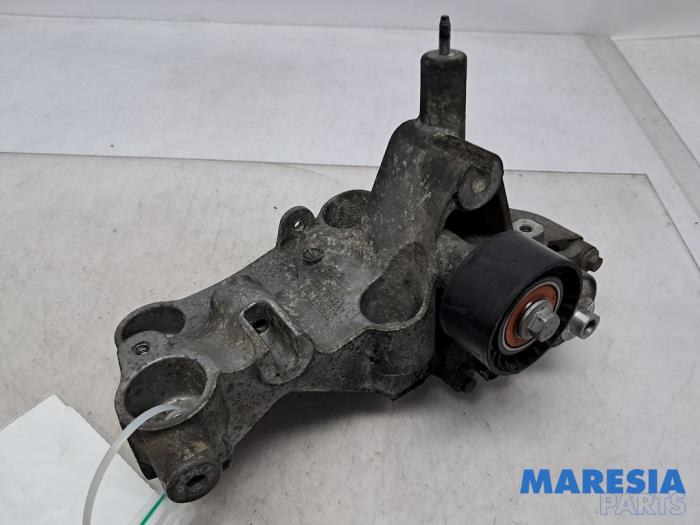 Gebruikte Dynamosteun onder Renault Master III (MA/MB/MC/MD/MH/MF/MG/MH) 2.3 dCi 135 16V FWD Prijs € 54,45 Inclusief btw aangeboden door Maresia Parts