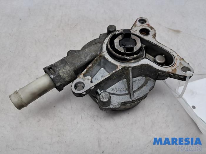 Gebruikte Vacuumpomp (Diesel) Renault Master III (MA/MB/MC/MD/MH/MF/MG/MH) 2.3 dCi 135 16V FWD Prijs € 60,44 Inclusief btw aangeboden door Maresia Parts
