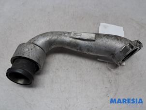 Gebruikte Intercooler Buis Renault Master III (MA/MB/MC/MD/MH/MF/MG/MH) 2.3 dCi 135 16V FWD Prijs € 60,44 Inclusief btw aangeboden door Maresia Parts