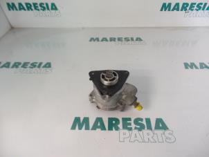 Gebruikte Vacuumpomp (Diesel) Fiat Stilo (192A/B) 1.9 JTD 80 3-Drs. Prijs € 35,00 Margeregeling aangeboden door Maresia Parts