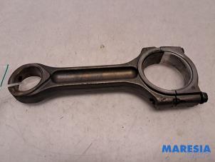 Gebruikte Drijfstang Renault Master III (MA/MB/MC/MD/MH/MF/MG/MH) 2.3 dCi 135 16V FWD Prijs € 90,75 Inclusief btw aangeboden door Maresia Parts