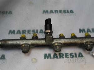 Gebruikte Injector brug Fiat Stilo (192A/B) 1.9 JTD 80 3-Drs. Prijs € 50,00 Margeregeling aangeboden door Maresia Parts