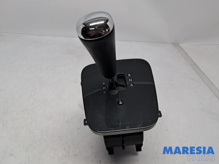 Gebruikte Versnellingspook Peugeot 5008 I (0A/0E) 1.6 HDiF 16V Prijs € 75,00 Margeregeling aangeboden door Maresia Parts