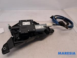 Gebruikte Handrem motor Peugeot 5008 I (0A/0E) 1.6 HDiF 16V Prijs € 200,00 Margeregeling aangeboden door Maresia Parts