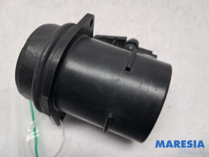Gebruikte Luchthoeveelheidsmeter Peugeot 5008 I (0A/0E) 1.6 HDiF 16V Prijs € 20,00 Margeregeling aangeboden door Maresia Parts