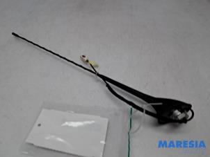 Gebruikte Antenne Peugeot 208 I (CA/CC/CK/CL) 1.2 Vti 12V PureTech 82 Prijs € 14,99 Margeregeling aangeboden door Maresia Parts