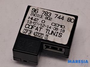 Gebruikte Multimedia aansluiting Peugeot 208 I (CA/CC/CK/CL) 1.2 Vti 12V PureTech 82 Prijs € 19,95 Margeregeling aangeboden door Maresia Parts