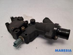 Gebruikte Thermostaathuis Peugeot 206 (2A/C/H/J/S) 1.4 XR,XS,XT,Gentry Prijs € 40,00 Margeregeling aangeboden door Maresia Parts