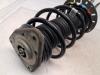 Schokdemperpoot links-voor van een Peugeot 308 SW (L4/L9/LC/LJ/LR) 1.2 12V e-THP PureTech 110 2015