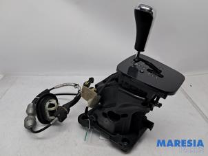 Gebruikte Versnellingspook Peugeot 3008 I (0U/HU) 1.6 16V THP 155 Prijs € 50,00 Margeregeling aangeboden door Maresia Parts