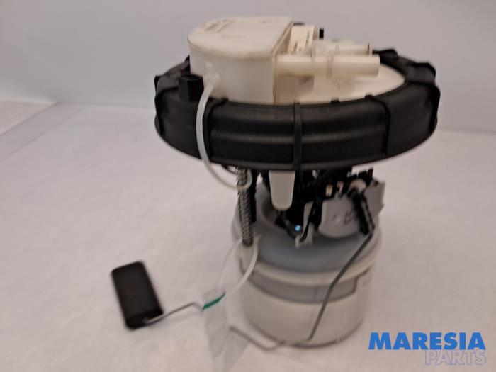 Gebruikte Tank element Pomp Peugeot 308 SW (L4/L9/LC/LJ/LR) 1.2 12V e-THP PureTech 110 Prijs € 85,00 Margeregeling aangeboden door Maresia Parts