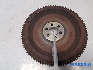 Gebruikte Vliegwiel Peugeot 107 1.0 12V Prijs € 75,00 Margeregeling aangeboden door Maresia Parts