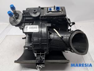 Gebruikte Chaufagebak Opel Crossland (X) 1.2 12V Prijs € 325,00 Margeregeling aangeboden door Maresia Parts